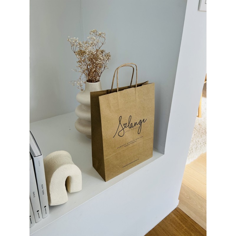 Compre sus bolsas de papel kraft personalizadas y recíbalas rápidamente.